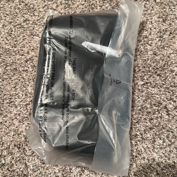 Victoria’s Secret make up bag brand new still in original packaging - Picture 6 of 7